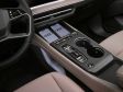 Audi Q4 SUV e-tron 2026 - Induktives Laden ist für zwei Geräte möglich.