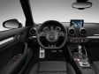 Audi S3 Cabrio - Innen gibt es schwarz. Mit den üblichen S-Zierelementen sowie den gegenüber dem Serienfahrzeug veränderten Instrumenten.