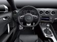 Der Cockpit des Audi TT RS Coupe versprüht einen Hauch von Rennatmosphäre. Die Pedalerie ist in Edel-Optik gefertigt.