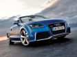 Die Front des Audi TT RS Roadster zieren wabenförmige Lufteinlässe im Kühlergrill und den seitlichen Lufteinlässen.