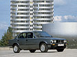 Schöne Aussicht: 3er Reihe vor dem Stammhaus in München (1983)
