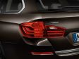BMW 5er Touring Facelift - Auch bei den Heckleuchten gibt es Detailarbeit. Die Lichtleisten sind ebenfalls dünner und liegen weiter oben.