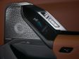 BMW i7 (2027) - Die Steuerung der Temperatur zum Beispiel ist im Fonds in die Tür gewandert. Im Bild auch das Soundsystem von Bowers & Wilkins.