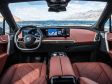 Der neue elektrische BMW iX - Die Schnellladung allerdings schafft mit 150 kW in etwa einer halben Stunde wieder 80% Saft auf die Batterie.
