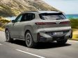 BMW iX5 (G65, 2027) - Auch hier gibt es natürlich die bereits bekannte 800 Volt Technologie. Die Batteriegröße ist allerdings noch einmal eine Hausnummer größer: 141 kWh passen beim iX5 hinein. Reicht dann für Reichweiten bis zu 845 km nach derzeitiger, noch nicht homologisierter Angabe.
