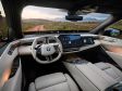 BMW iX5 (G65, 2027) - Auch hier gibt es kein richtiges Digital Cockpit: Die Cockpitanzeigen finden sich in einem LED-Band, das über nahezu die ganze Fahrzeugbreite läuft.