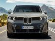 BMW iX5 (G65, 2027) - Eigentlich ganz gelungen. Die schmale Niere … aber die zwei X-Ikonen, wie BMW sie selbst nennt? Hier war uns die Lichtsignatur des iX3 irgendwie lieber.