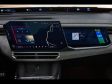 BMW X5 2027 - Die beiden Screens inklusive Beifahrerscreen. Ein direktes Digital Cockpit gibt’s beim X5 nicht, wichtige Infos sind in einem LED-Band oberhalb der Armaturentafel