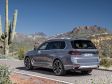 BMW X7 - Facelift 2022 - Hinten ändert sich auch etwas - so entfällt zum Beispiel die Chromleiste und es wird alles etwas filigraner. Aber das ist eher marginal.