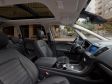Ford Galaxy Facelift 2020 - Im Innenraum wurden die Bedienelemente in der Mittelkonsole verändert, das Gesamtdesign bleibt aber in etwa gleich.