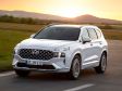 Hyundai Santa Fe Facelift 2022 - Von Außen ist das Facelift in der Frontansicht am deutlichsten zu sehen. Die Teilung der Scheinwerfer ist etwas eigenwillig.