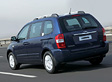 Kia Carnival - seitliche Heckansicht