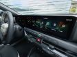 Kia K4 (MJ 2026) - Hier mal der ganze breite Screen in schräger Aufnahme.