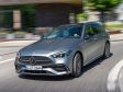 Mercedes C-Klasse T-Modell 2022 - Frontansicht der neuen Mercedes C-Klasse als T-Modell (Kombi, Designo grau)