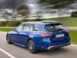 Mercedes C-Klasse T-Modell 2022 - Seitenansicht in blau