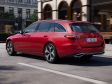 Mercedes C-Klasse T-Modell Facelift MJ 2027 - Auch hier gibt es außen viele Sterne im Kühlergrill, den Scheinwerfern und Heckleuchten.