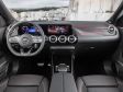 Der neue Mercedes GLA - Innenraum mit Ambientebeleuchtung in rot