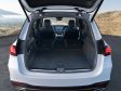 Mercedes GLE SUV Facelift 2026 - Die Rücksitzlehnen sind beinahe plan umlegbar.