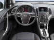 Opel Astra J Limousine - Bild 4