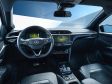 Opel Corsa F Facelift 2023 - Im Innenraum bleibts hingegen weitestgehend beim alten Design.
