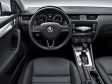 Auch das Cockpit des neuen Skoda Octavia mutet minimalistisch und recht klassisch an.