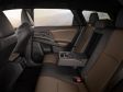 Toyota bZ4X Touring (2026) - Rücksitze mit Mittelarmlehne.