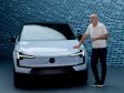 Der neue Volvo EX30 - Bevor wir es vergessen: Bis zu 428 PS kann man in das Fahrzeug in der Twin Motor Version hineinpacken. Kleinste Motorisierung sind 272 PS.