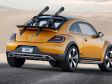 VW Beetle Dune Concept - Hinten lassen sich ein paar Skier in den Spoiler klinken. Was das am Strand zu suchen hat, ist uns allerdings nicht klar.
