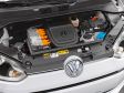 VW e-up! - So - genug des Jammerns. Der e-up! Hat einen Motor mit 60 kW / 82 PS. Die Batterie lädt 18,7 kWh, so dass eine theoretische Reichweite von etwa 160 km ohne Nachladen möglich ist.