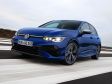 VW Golf 8 R - Als Standard ist der Golf 8 R bei 250 km/h abgeregelt. Er kann aber auch mit R Performance Paket auf 270 km/h freigeschaltet werden.