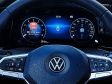 VW Golf VIII - Instrumente in Blau