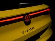 VW T-Roc II (2025) - Durchgehendes Leuchtband und beleuchtetes Logo - hier in der R-Line Version. Wahrscheinlich weniger Licht in den unteren Ausstattungen.