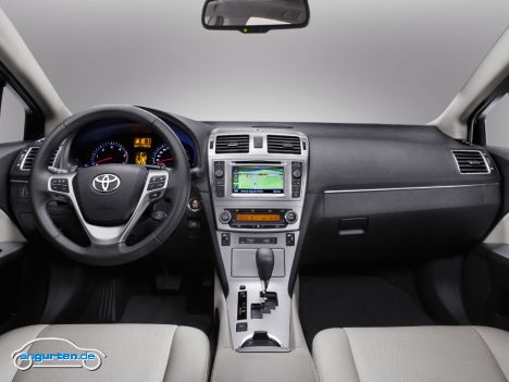Toyota Avensis - Im Innenraum wurde die Optik qualitativ angehoben.