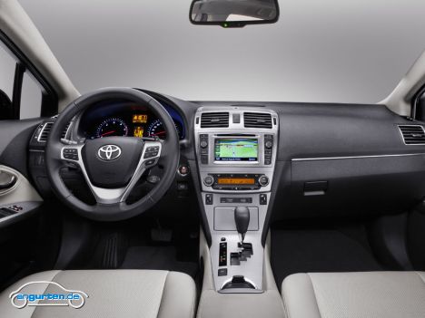 Toyota Avensis Combi - Im Innenraum wurde die Optik qualitativ angehoben.