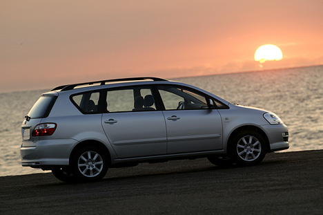 Toyota Avensis Verso - Sonnenuntergang