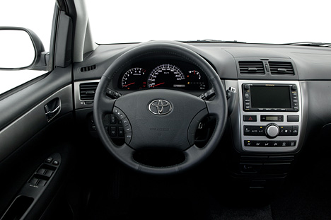 Toyota Avensis Verso - Cockpit