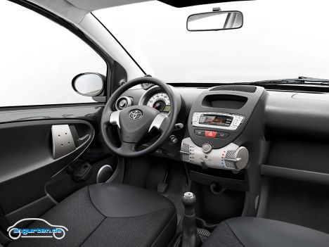 Toyota Aygo 2012 - In einigen Ausstattungen ist nun das Lenkrad bereits mit Lederbezug versehen.