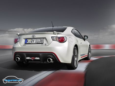 Toyota GT86 Cup Edition - Folien zieren den in drei Farben Dynamic White Pearl, Furious Black Mica und Racing Red erhältlichen Wagen.