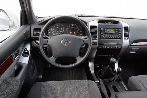 Toyota Land Cruiser - Cockpit