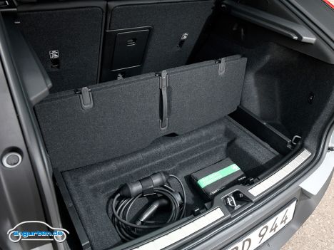 Volvo C40 - Ladekabel im Kofferraum.