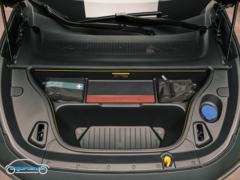 Der neue Volvo EX60 - Fächer für wichtige Dinge im Motorraum und ein kleiner Laderaum ebendort.