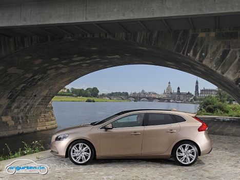 Volvo V40 - Ab knapp 25.000 Euro steht der V40 im Laden …