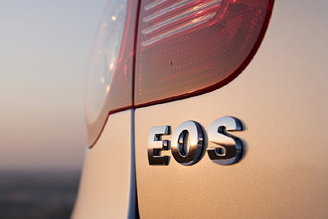 Neues Label: Der Eos tritt in die Fußstapfen des Golf Cabrio.