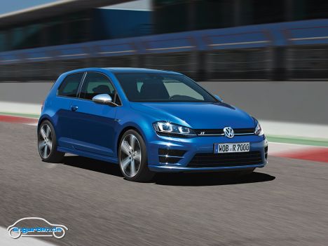 VW Golf VII R - Auf 300 PS bringt es das neue Flagschiff des Golf VII. Das sind 30 PS mehr als beim Vorgänger.