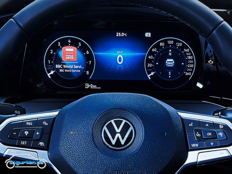 VW Golf VIII - Instrumente in Blau