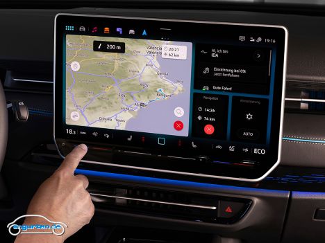 Im Infodisplay des ID.7 sind die meisten Funktionen vereint. Steuerung natürlich über das Lenkrad.
