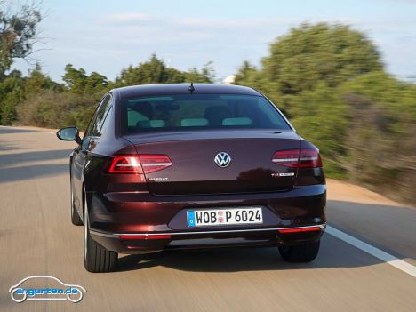 VW Passat VIII - Crimson Red