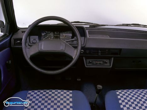 VW Polo II - Der Innenraum hatte vieles vom großen Bruder, dem Golf.