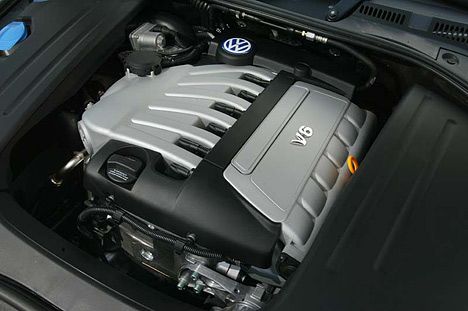 Der Einstiegs V6 im Touareg leistet 162 kW / 220 PS