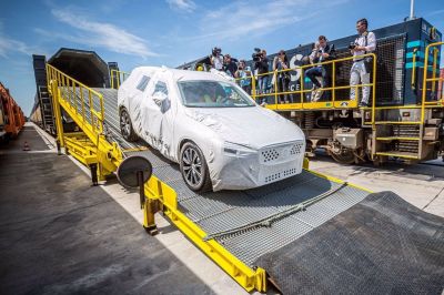 Die ersten Volvo XC60 sind jetzt über die neue Seidenstraße nach Europa gekommen. // Foto: VOLVO